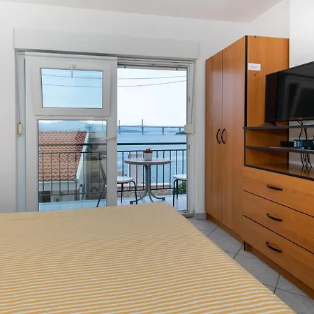 Front In With House Sea View Apartman *